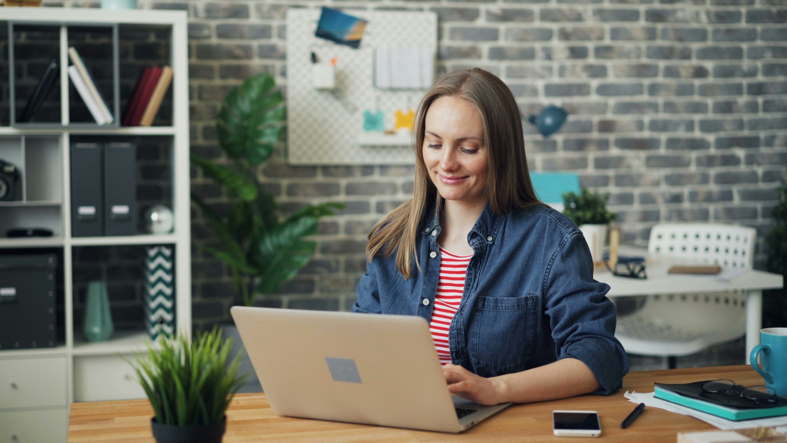 O serviço de intermediário de crédito envolve a atuação de uma pessoa ou empresa que faz a ponte entre um cliente e uma instituição financeira (como bancos, financeiras ou cooperativas de crédito), com o objetivo de facilitar a obtenção de crédito. Esse serviço é regulamentado em vários países (como em Portugal, pela legislação do Banco de Portugal).