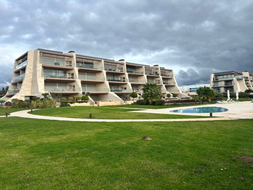 815.000 Euros Espectacular Apartamento T2 em Vilamoura – Trust Imobiliaria