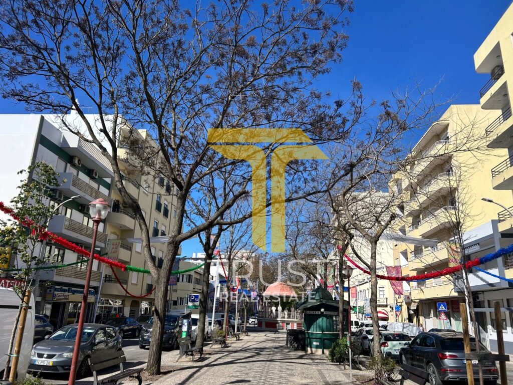 A Trust Imobiliaria vende apartamento T2 em Loulé. 320000 Euros