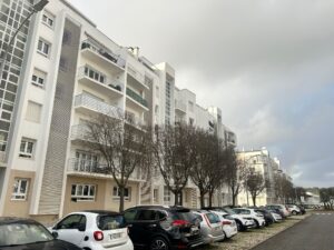 Apartamento T2 para venda, localizado em zona residencial da cidade de Loulé. O apartamento encontra em bom estado de conservação, situado no 1 andar do edifício. Se desejar receber mais informações, não hesite em nos contatar. Trust Imobiliaria