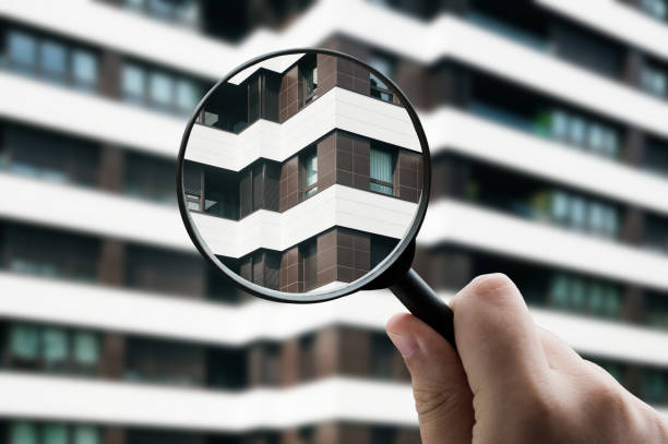 Ter um parceiro local faz toda a diferença na gestão da sua propriedade e do seu investimento. A gestão de uma propriedade vai muito além da manutenção ou da sua rentabilização. Conhecer o território, a dinâmica da região e as expectativas de quem a visita é um fator que pode influenciar diretamente os resultados. Um parceiro com conhecimento profundo do ambiente onde a propriedade está inserida consegue, antecipar necessidades e encontrar soluções de forma mais rápida, trabalhar com uma rede de fornecedores locais de confiança, aconselhar estratégias alinhadas com a procura e as características do destino e garantir uma gestão mais próxima, eficiente e adaptada à realidade local. Mais do que gerir um imóvel, trata-se de potenciar o seu valor e criar experiências positivas para proprietários e hóspedes. Quando o conhecimento local se alia à experiência em gestão, o resultado é um serviço mais eficaz, maior tranquilidade para o proprietário e uma propriedade mais competitiva no mercado. trust management algarve
