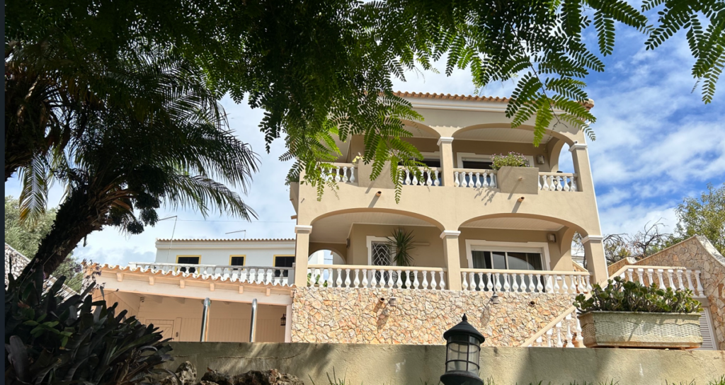 Fantastica Moradia T4 para venda, com vista mar em Loule Trust Imobiliaria